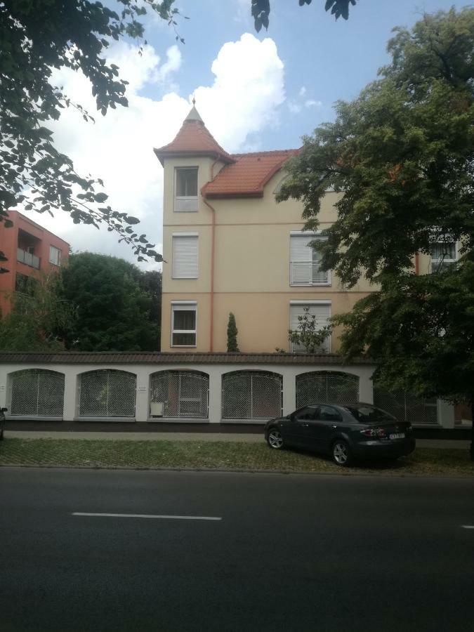 Rose Apartman Дебрецен Екстер'єр фото